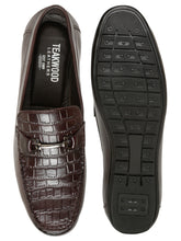 Load image into Gallery viewer, Men Brown Textured Leather Loafers