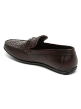 Load image into Gallery viewer, Men Brown Textured Leather Loafers