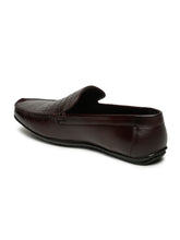 Load image into Gallery viewer, Men’s Croco-Textured Leather Loafers