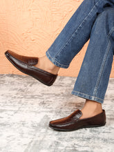 Load image into Gallery viewer, Men’s Croco-Textured Leather Loafers