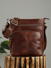 Load image into Gallery viewer, Teakwood Men's Leather Messenger Bag