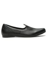 Load image into Gallery viewer, Teakwood Men Black Textured Leather Mojaris