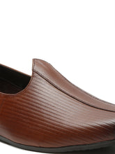 Load image into Gallery viewer, Teakwood Men Black Textured Leather Mojaris