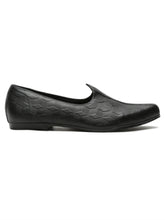 Load image into Gallery viewer, Teakwood Men Black Textured Leather Mojaris