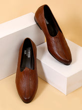 Load image into Gallery viewer, Teakwood Men Wood Textured Leather Mojaris
