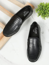 Load image into Gallery viewer, Men's Croc-Textured Loafers