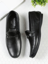 Load image into Gallery viewer, Men Black Leather Solid Loafers