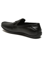Load image into Gallery viewer, Men Black Leather Textured Loafers