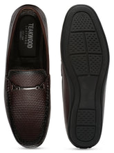 Load image into Gallery viewer, Men Textured Brown Leather Loafers shoes