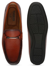 Load image into Gallery viewer, Men Black Leather Textured Loafers