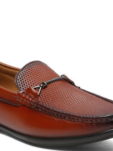 Load image into Gallery viewer, Men Black Leather Textured Loafers