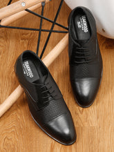 Load image into Gallery viewer, Teakwood Leathers Men Black Textured Leather Derbys