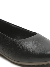 Load image into Gallery viewer, Women's Black Solid Leather Ballet Flat Shoes
