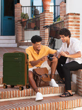 Load image into Gallery viewer, Unisex Solid Hard Sided Size Trolley Bag