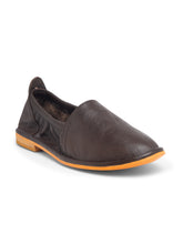 Load image into Gallery viewer, Teakwood Men Brown Leather Mojaris||Men's Brown Traditional Leather Mojari (Jutti/Loafers)