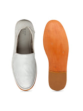 Load image into Gallery viewer, Teakwood Men White Leather Mojaris||Men's White Traditional Leather Mojari (Jutti/Loafers)