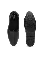 Load image into Gallery viewer, Teakwood Men Black Leather Mojaris||Men's Black Traditional Leather Mojari (Jutti/Loafers)