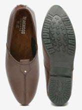 Load image into Gallery viewer, Men Brown Solid Leather Mojaris