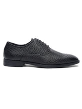 Load image into Gallery viewer, Teakwood Leather Men Black Snake Print Leather Oxfords