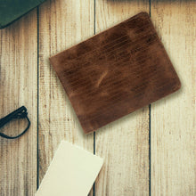 Load image into Gallery viewer, Teakwood Men RFID Blocking Textured Bifold Wallet