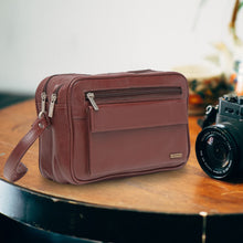 Load image into Gallery viewer, Teakwood Genuine Leather Toiletry Bag (Jam)