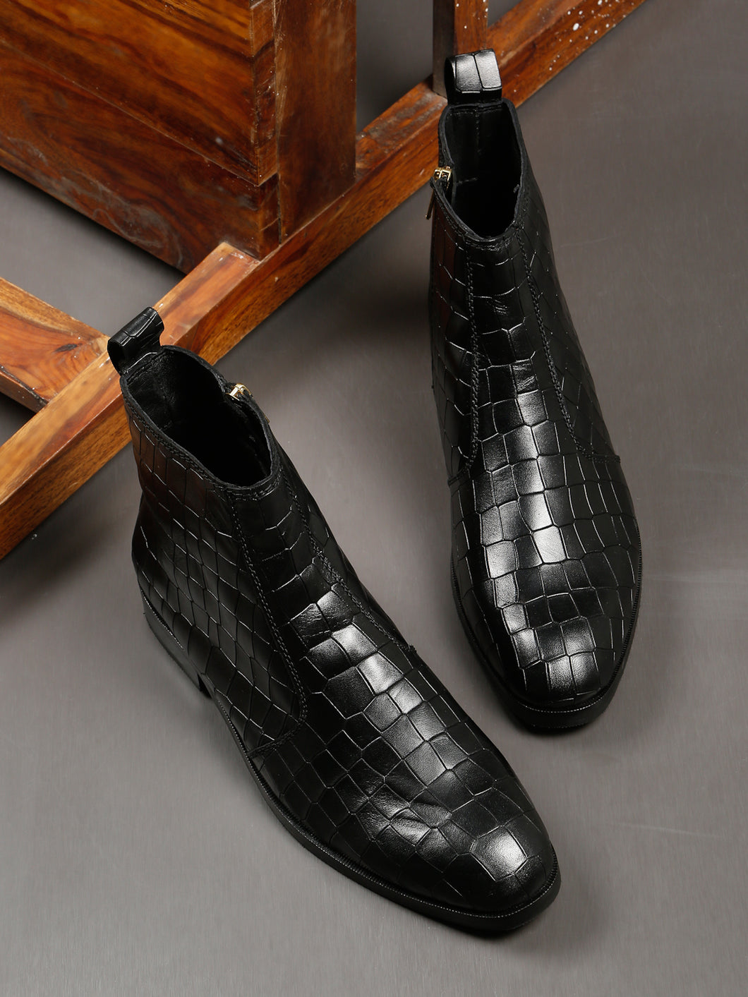 クリスチャンココ Men's Croco-Textured Leather Chelsea Boots with Side Zipper