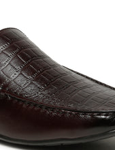 Load image into Gallery viewer, Men’s Croco-Textured Leather Loafers

