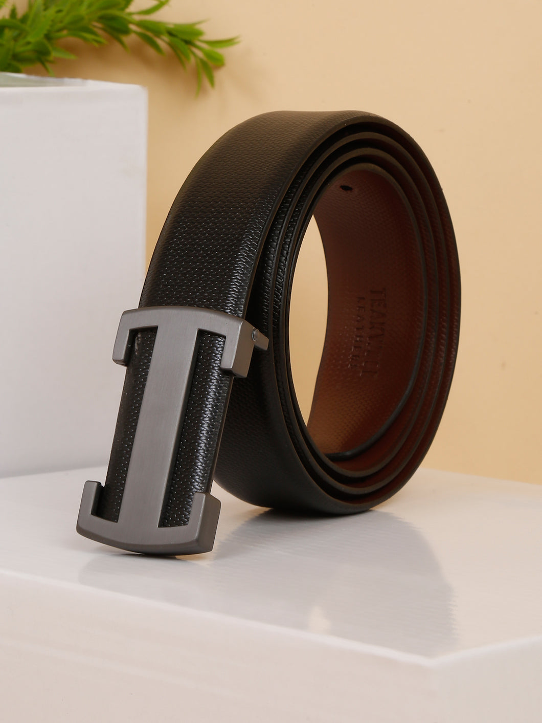 MEN TEXTURED LEATHER PUSH-PIN BELT