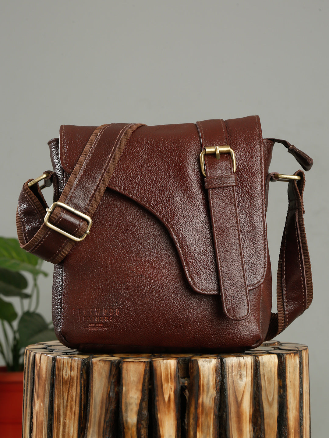 Leather Men's Asymmetrical Messenger Bag – Teakwood Leathers