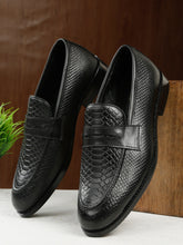 Load image into Gallery viewer, Men&#39;s Classic Black Texture Moccasins Leather Shoes
