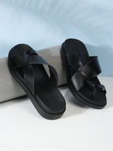 Load image into Gallery viewer, Men&#39;s Black Leather Toe Loop Sandals
