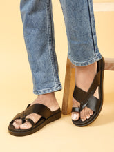 Load image into Gallery viewer, Men&#39;s Black Leather Toe Loop Sandals
