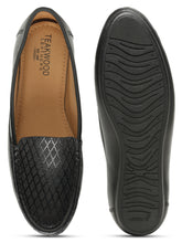 Load image into Gallery viewer, Women  Printed Leather Slip-on Loafers

