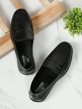 Load image into Gallery viewer, Men's Classic  Textured Penny Loafers
