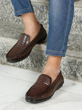Load image into Gallery viewer, Men's Croc-Textured Loafers
