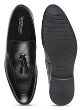 Load image into Gallery viewer, Teakwood Men Leather Black Tassel Loafers
