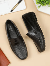 Load image into Gallery viewer, Men&#39;s Black Texture Leather Flexi 360 Loafers
