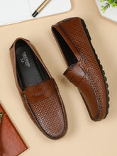 Load image into Gallery viewer, Men&#39;s Brown Texture Leather Flexi 360 Loafers
