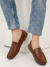 Load image into Gallery viewer, Men&#39;s Brown Texture Leather Flexi 360 Loafers
