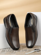 Load image into Gallery viewer, Men&#39;s Brown Solid Leather Moccasins
