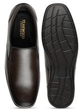 Load image into Gallery viewer, Men&#39;s Brown Solid Leather Moccasins
