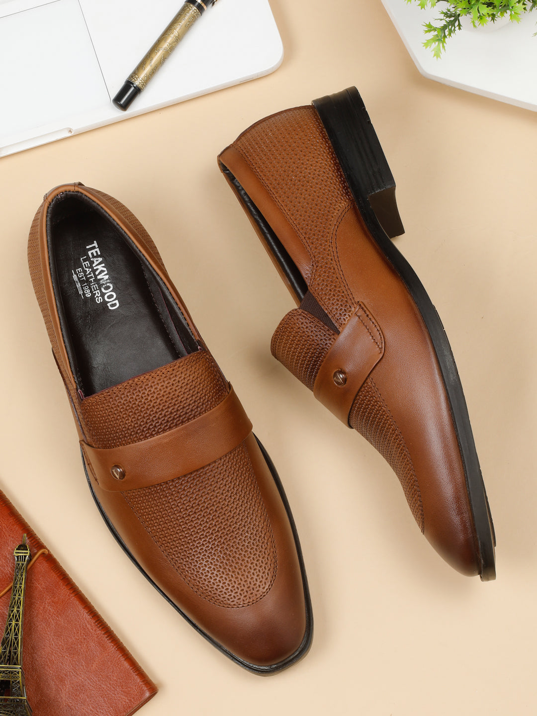 Men's Brown Texture Leather Moccasins – Teakwood Leathers