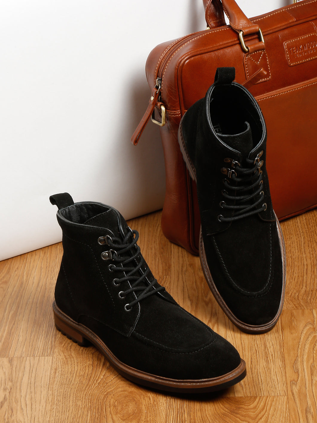 Men Black Leather Mid Top Lace-Up Boots