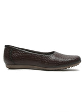 Load image into Gallery viewer, Women&#39;s DarkBrown Croco Texture Leather Ballet Flat Shoes
