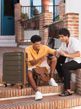 Load image into Gallery viewer, Unisex Solid Hard Sided Size Trolley Bag
