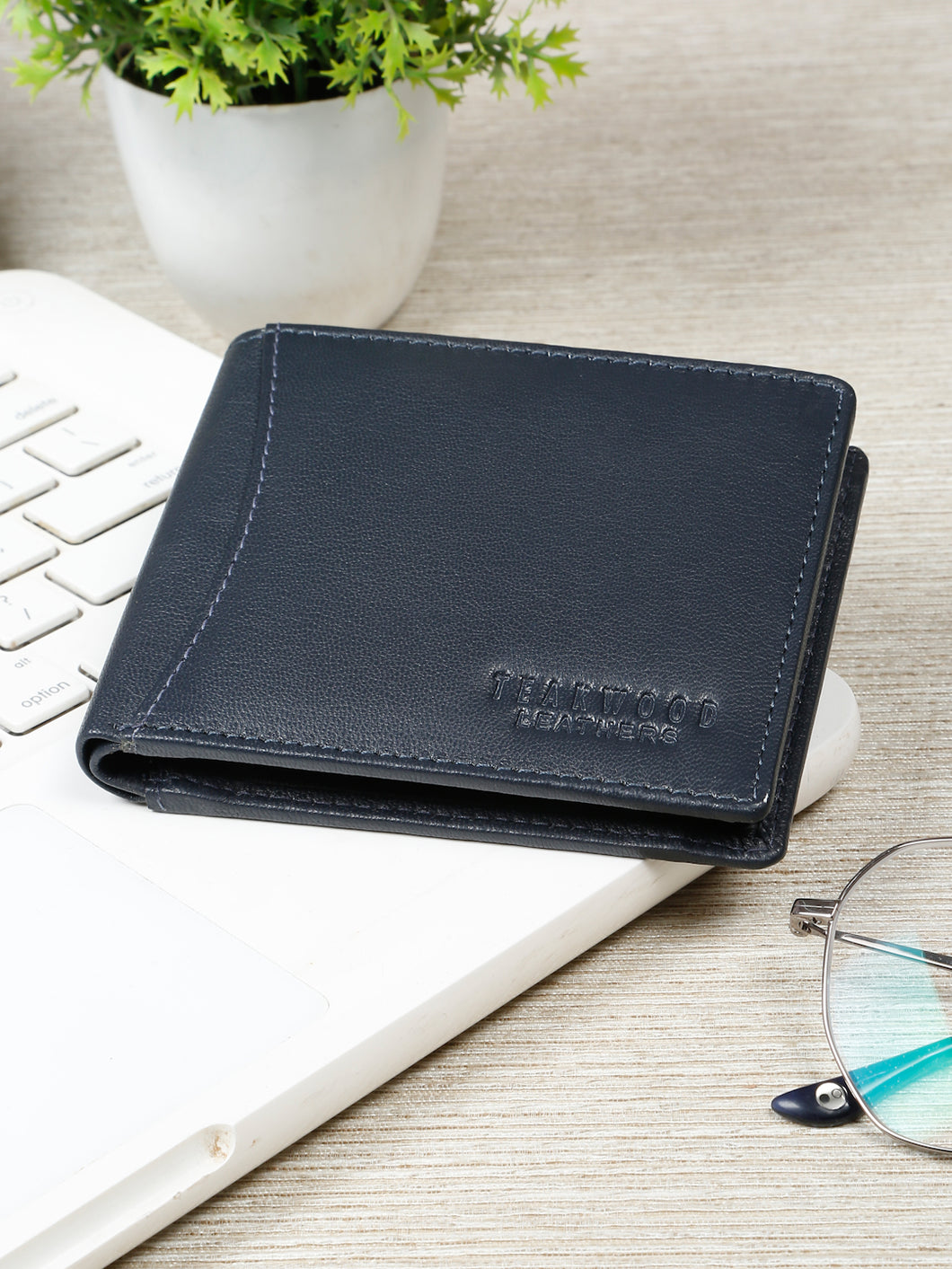 Men's solid Leather Two Fold Wallet