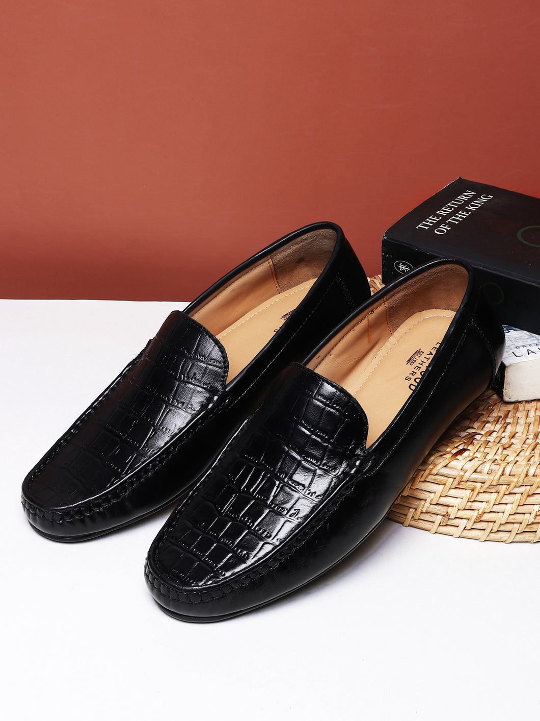 Men Texture Genuine Leather Black Loafers – Teakwood Leathers