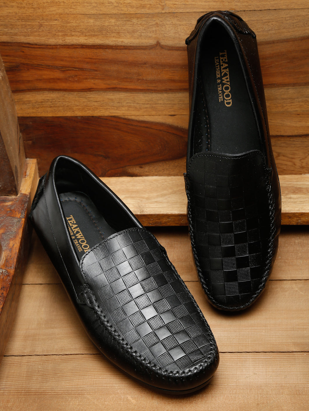 Men Black Texture Genuine Leather Loafers