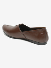 Load image into Gallery viewer, Men Brown Solid Leather Mojaris
