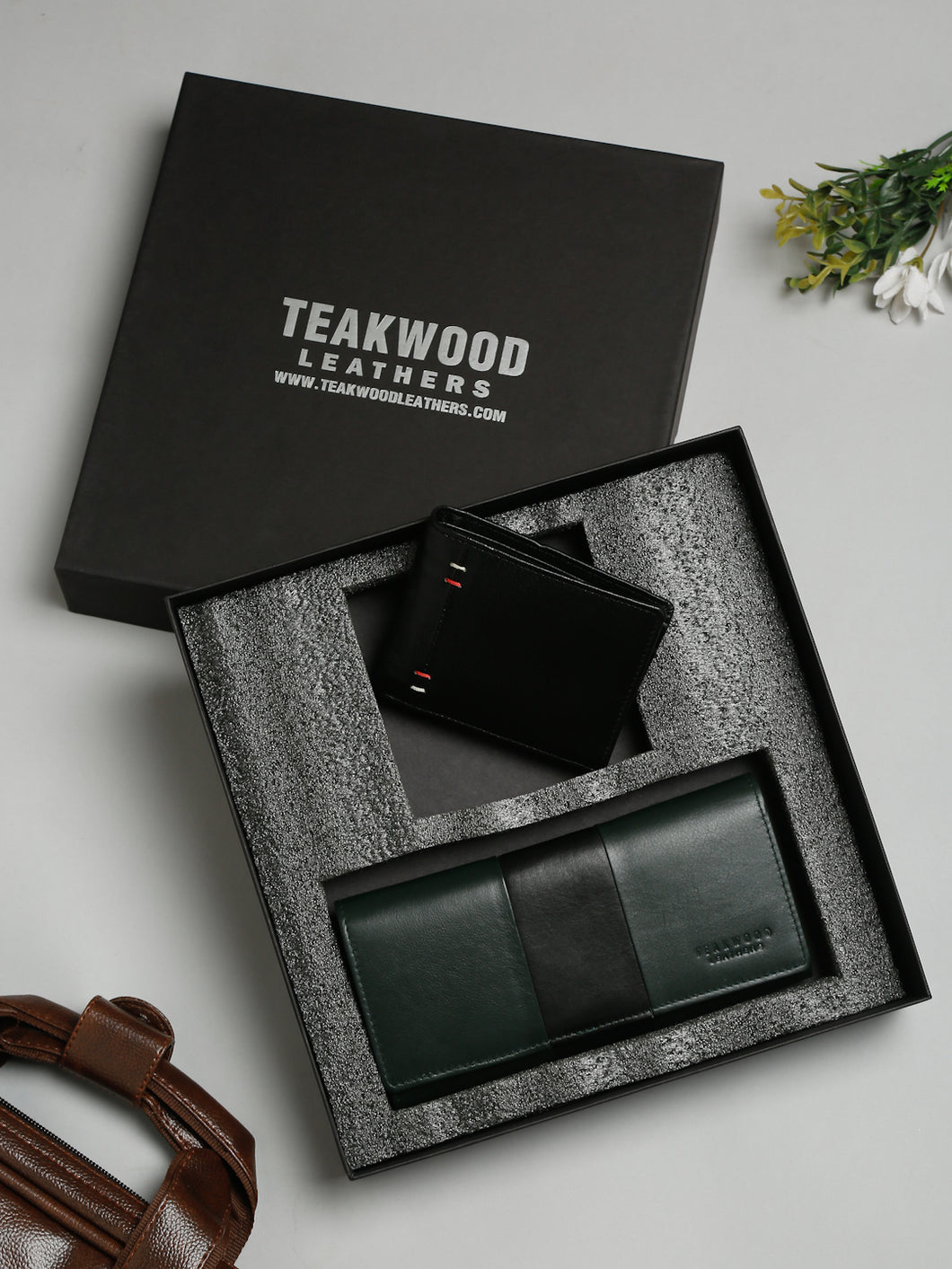 Unisex Black & Green Solid Leather Accessory Gift Set